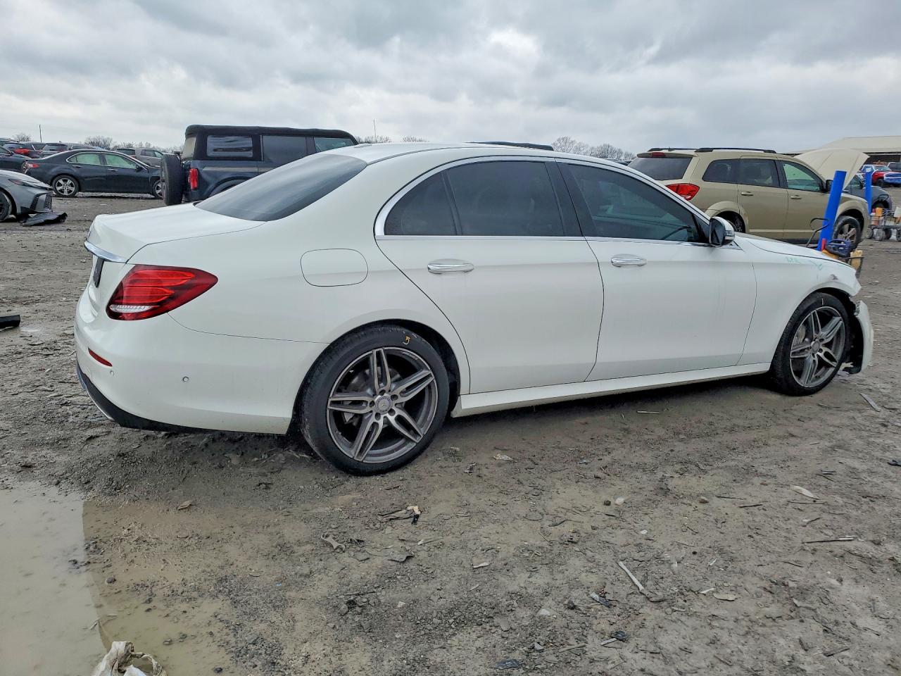 2017 MERCEDES-BENZ E 300 photo 3