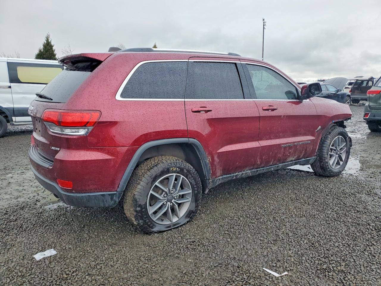 2020 JEEP GRAND CHEROKEE LAREDO photo 3