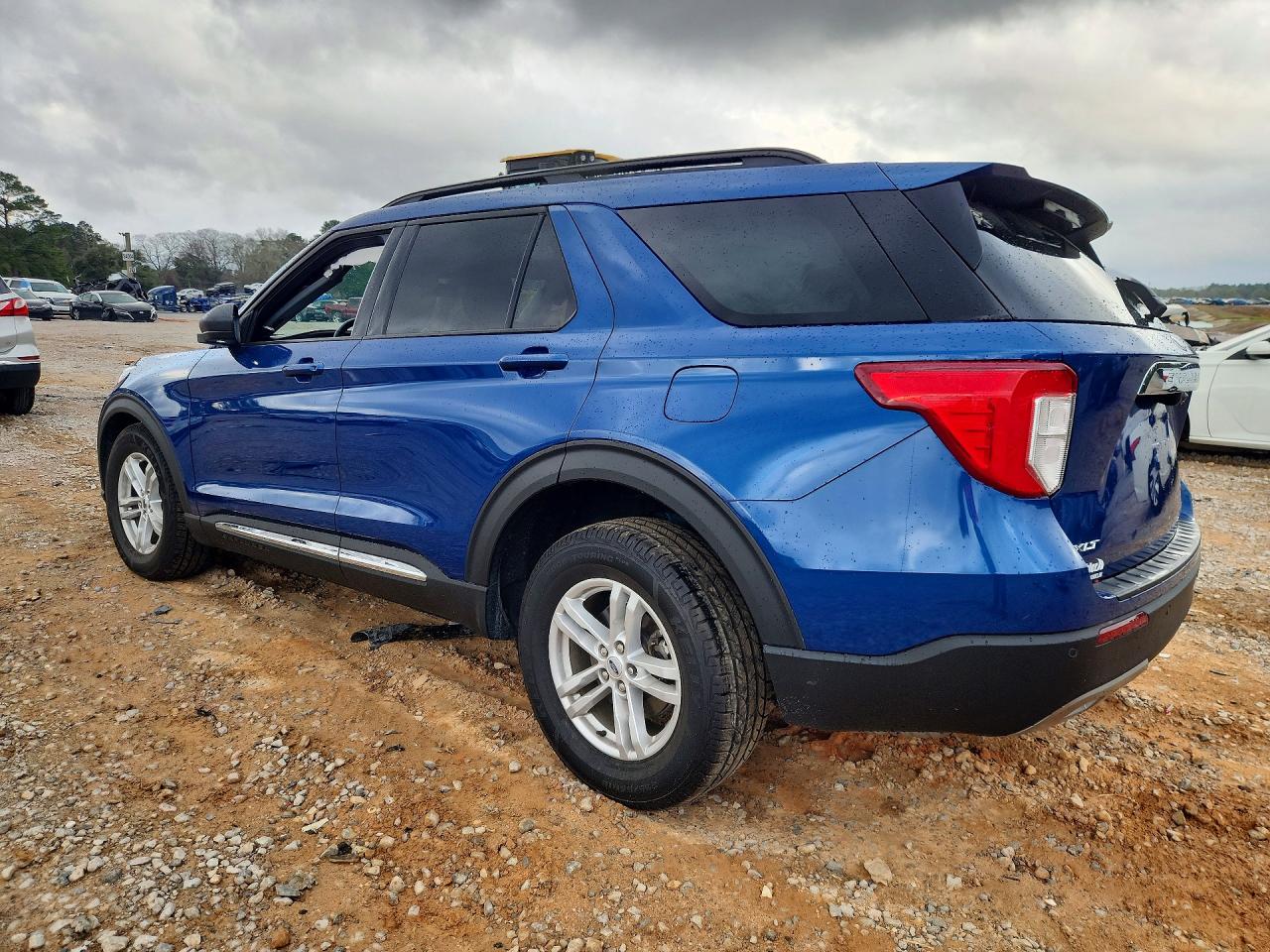 2023 FORD EXPLORER XLT photo 3