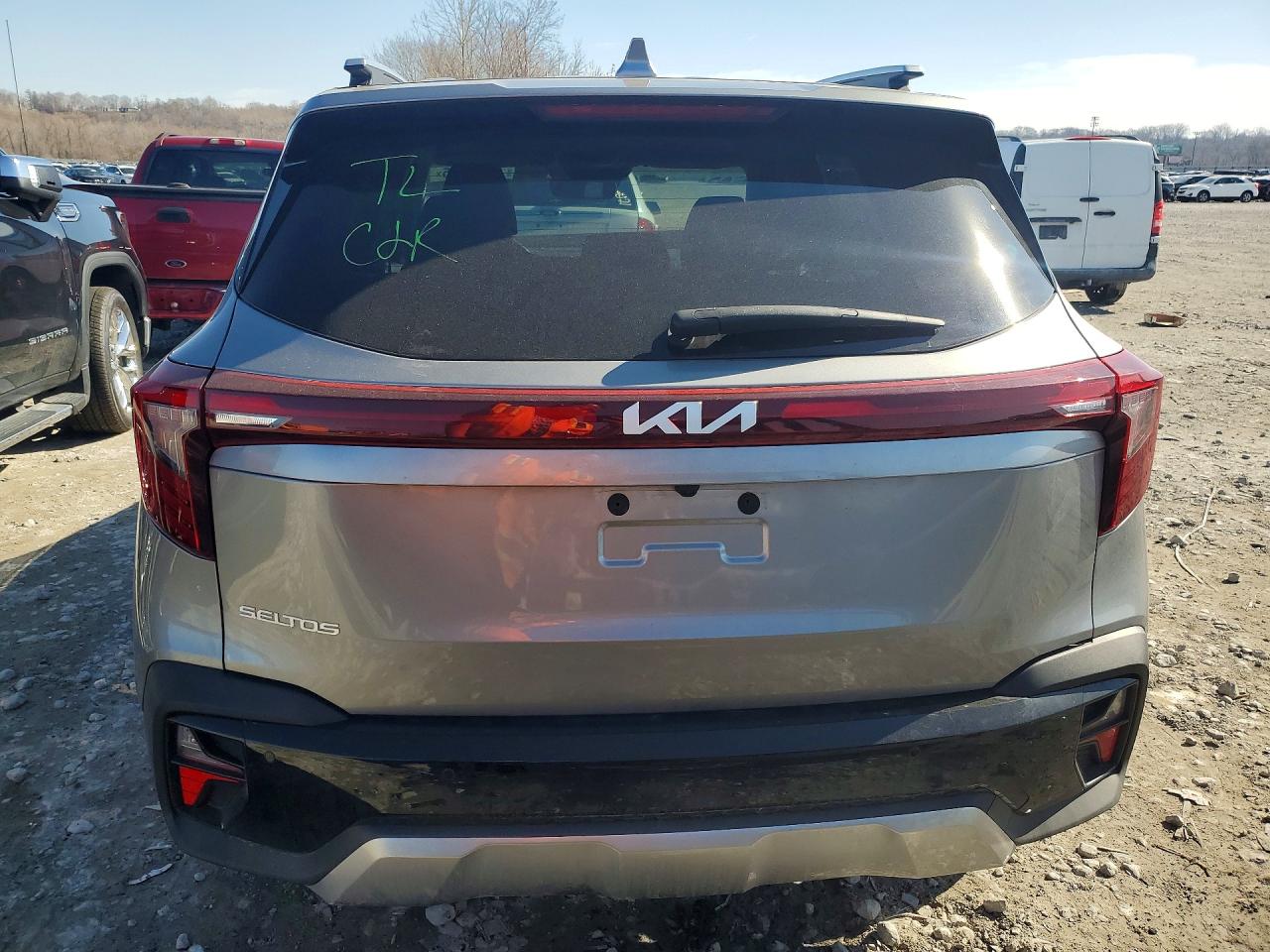 2025 KIA SELTOS EX photo 11