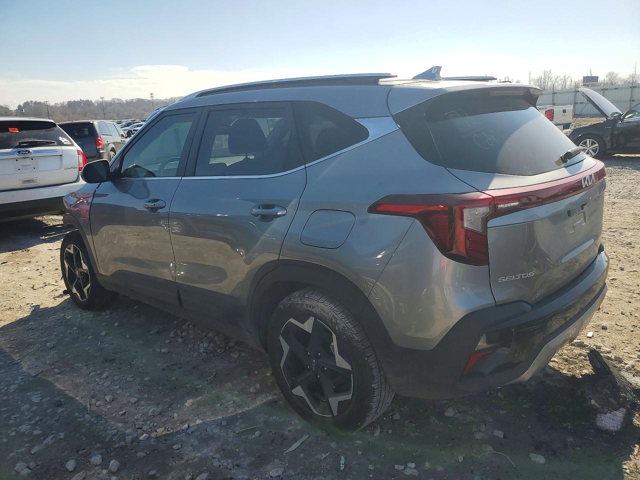 2025 KIA SELTOS EX photo 3