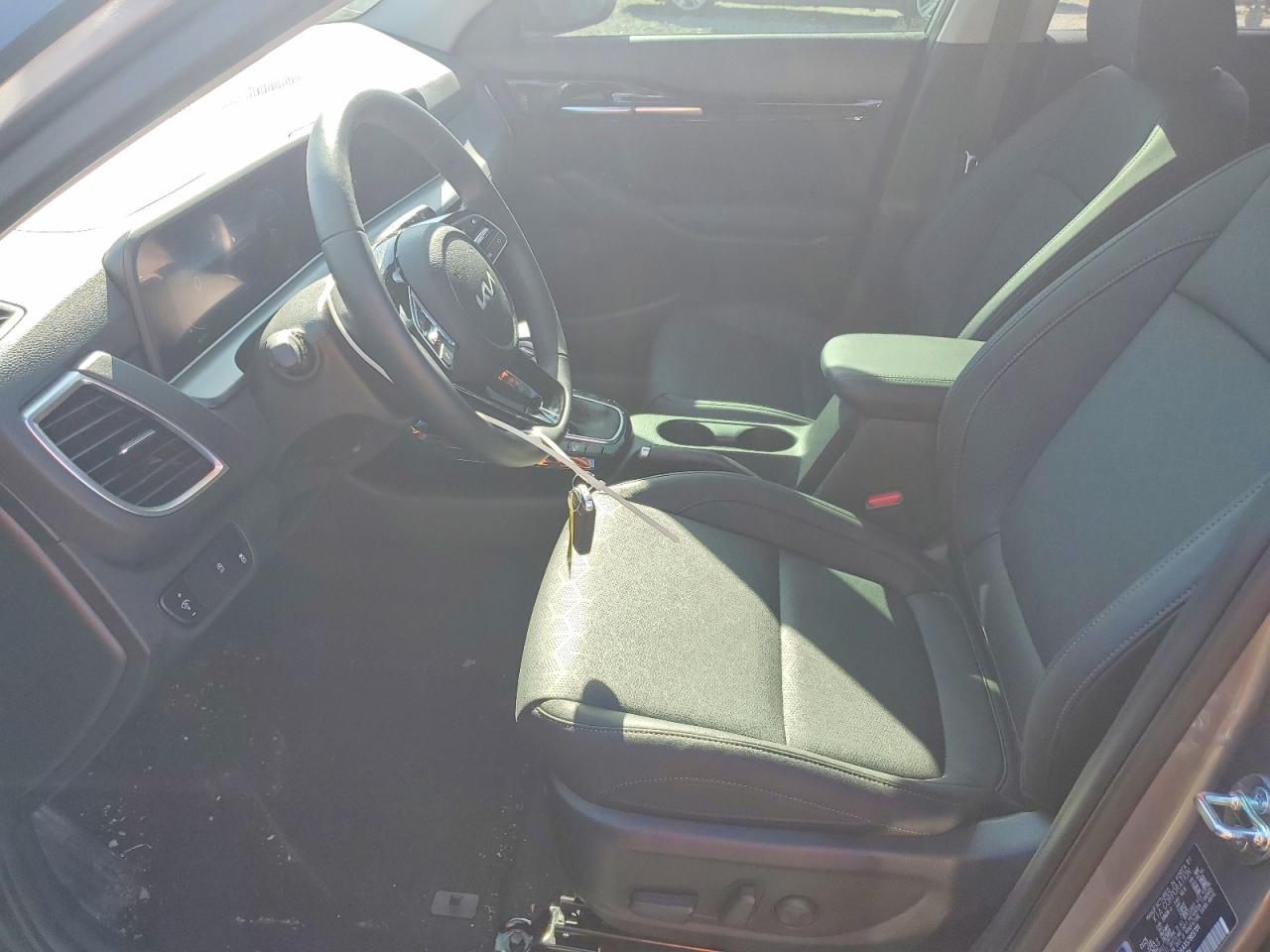 2025 KIA SELTOS EX photo 13
