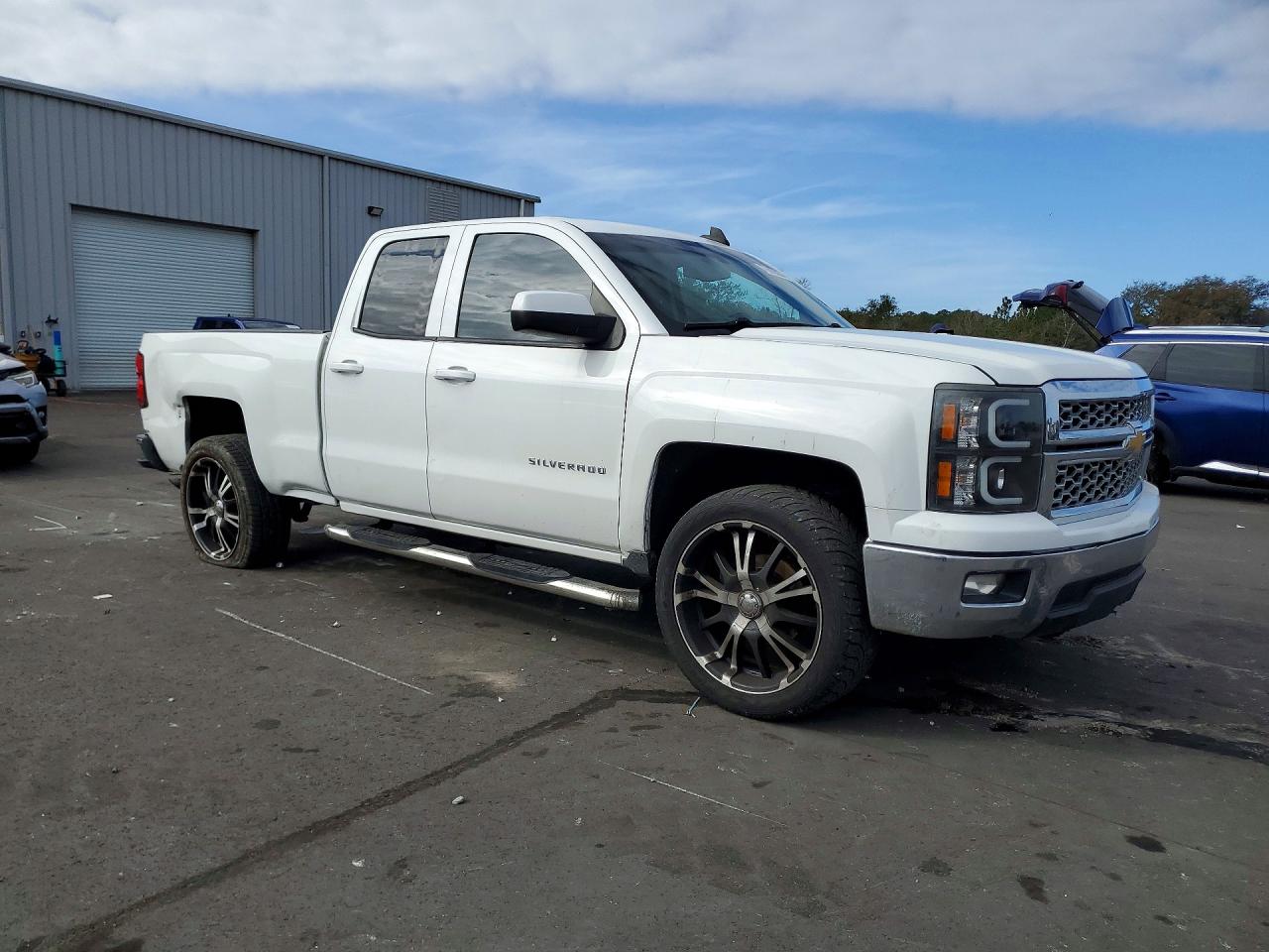 2015 CHEVROLET SILVERADO C1500 LT photo 4