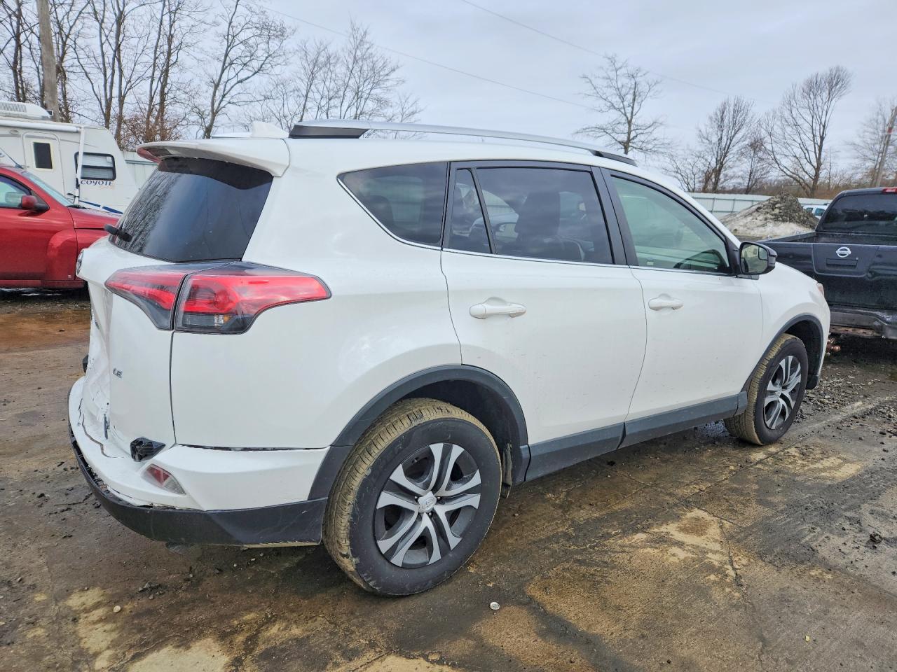 2016 TOYOTA RAV4 LE photo 3