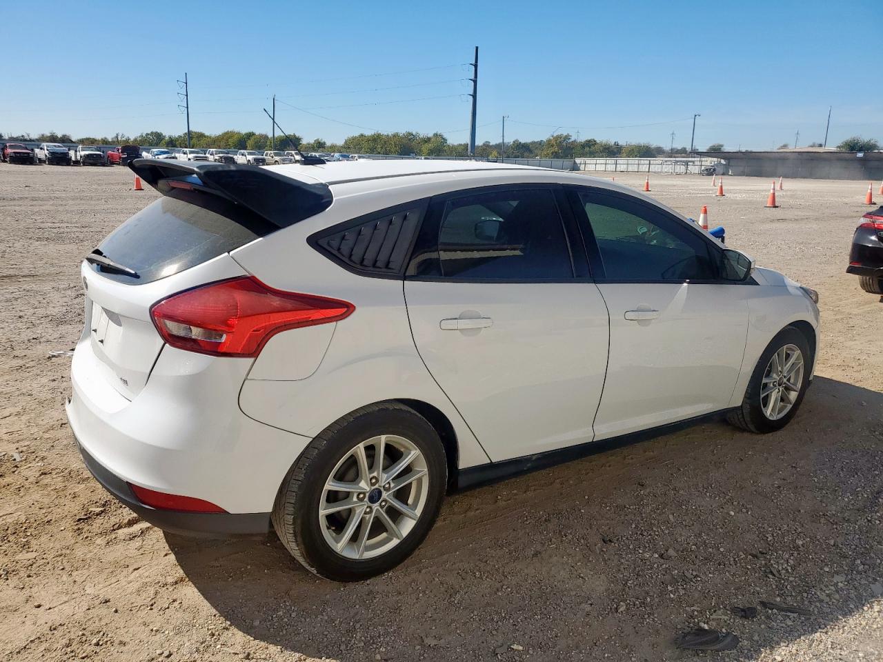 2015 FORD FOCUS SE photo 5