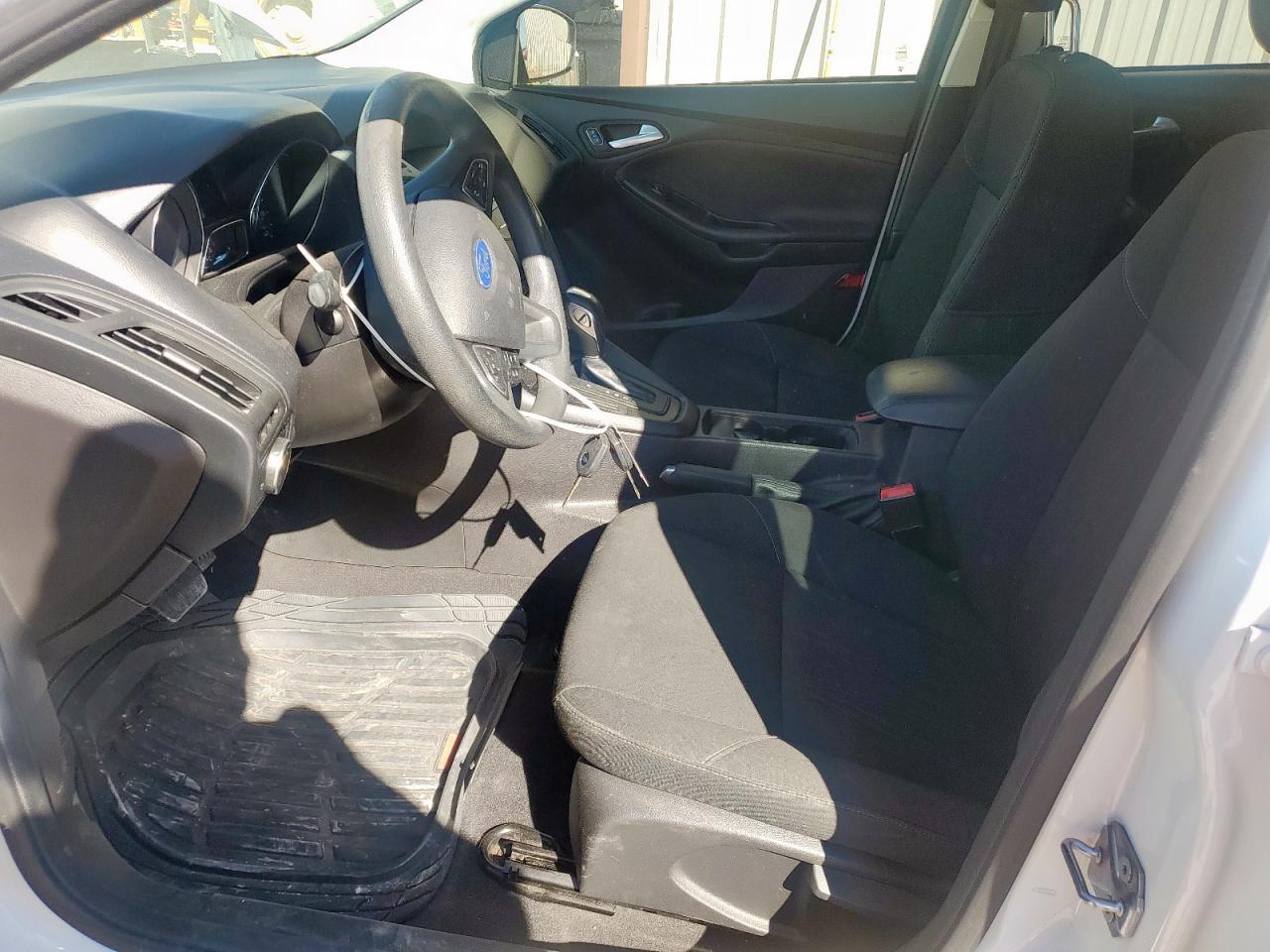 2015 FORD FOCUS SE photo 13