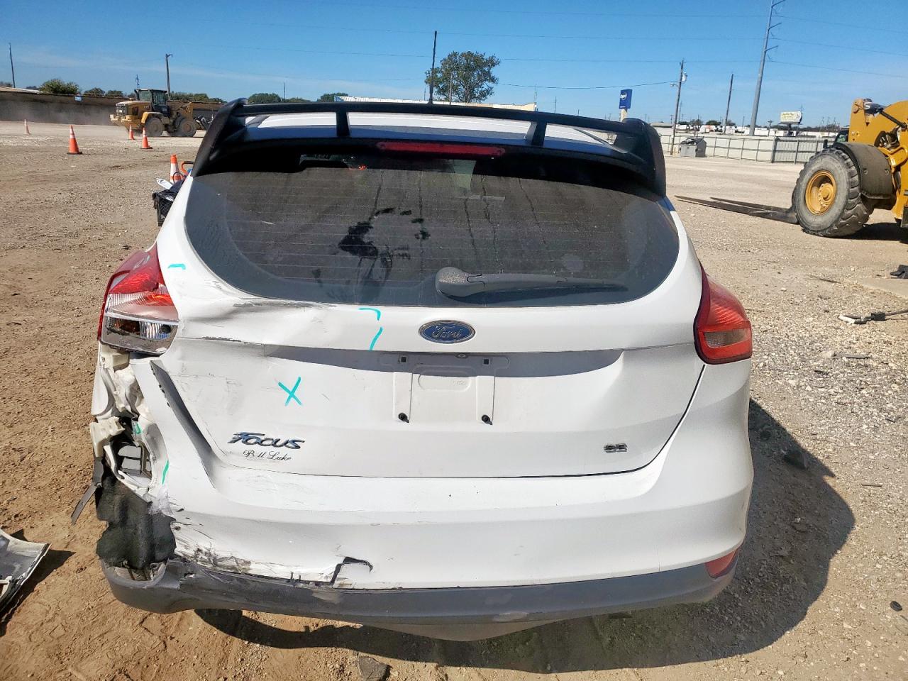2015 FORD FOCUS SE photo 11