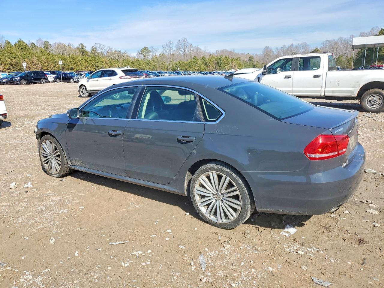 2015 VOLKSWAGEN PASSAT SE photo 3