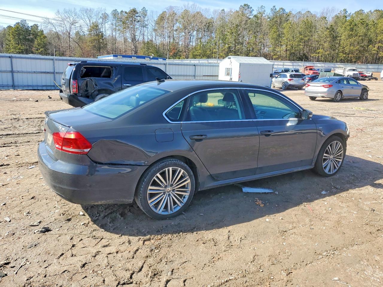 2015 VOLKSWAGEN PASSAT SE photo 5