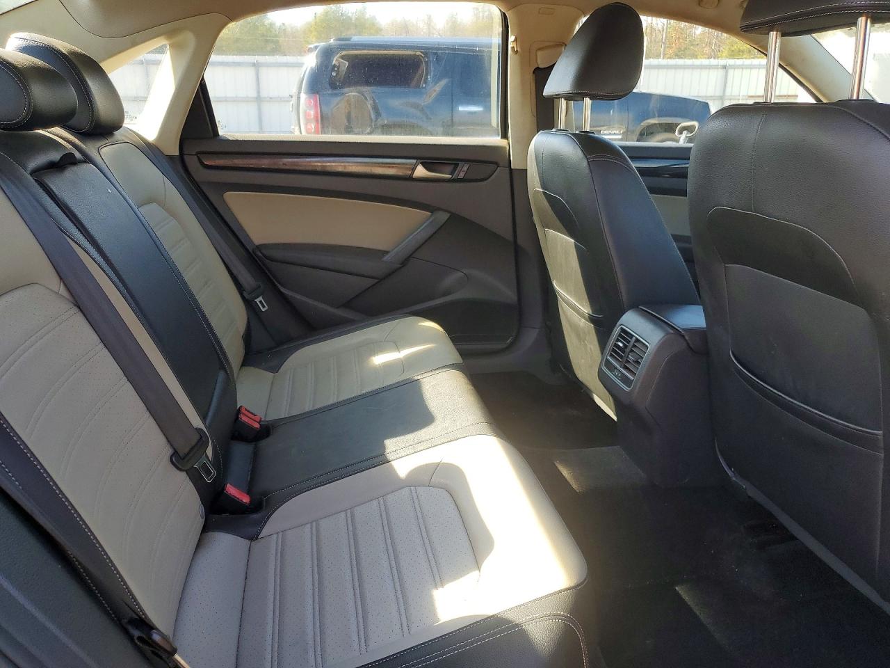 2015 VOLKSWAGEN PASSAT SE photo 19