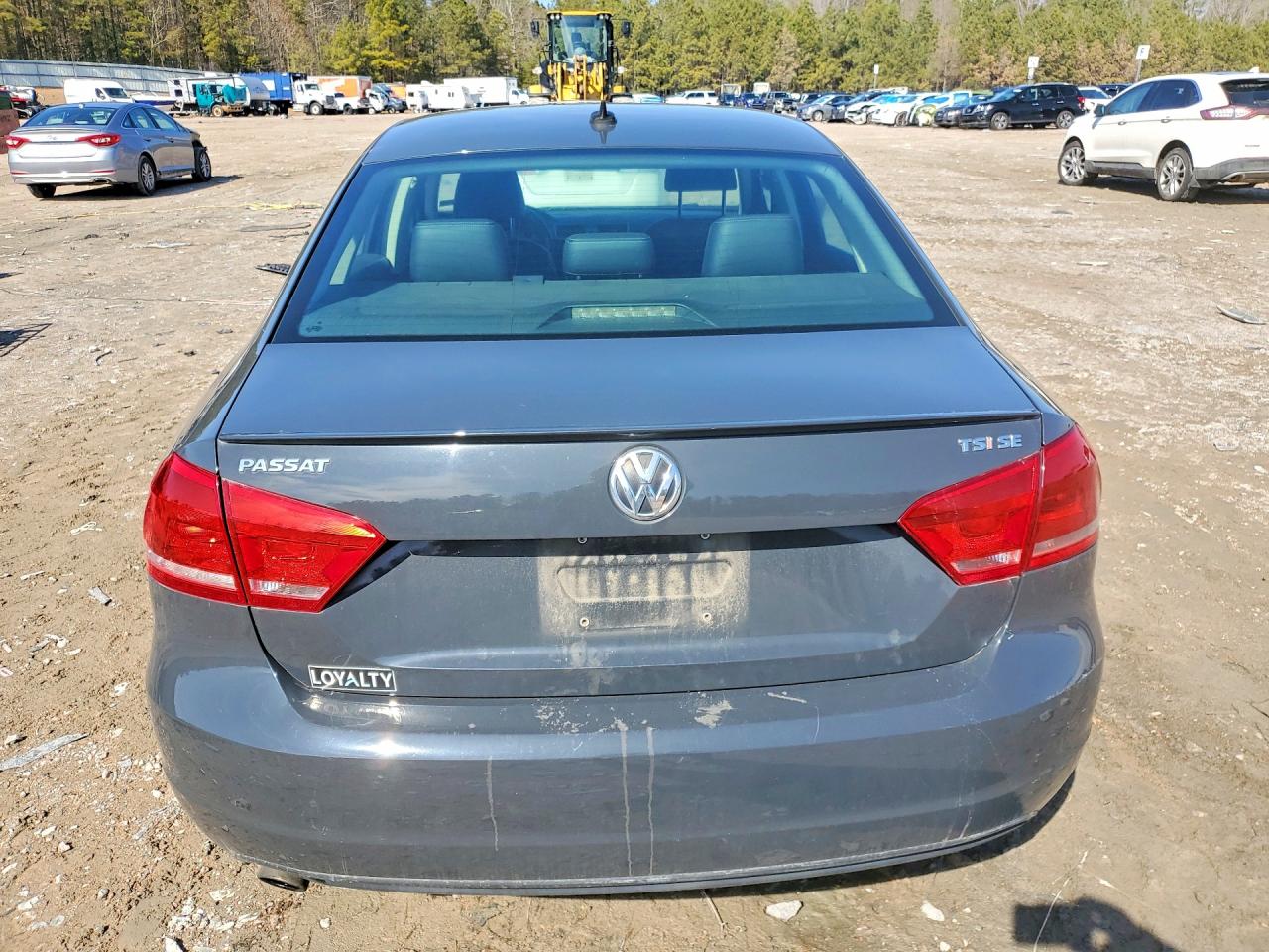 2015 VOLKSWAGEN PASSAT SE photo 11