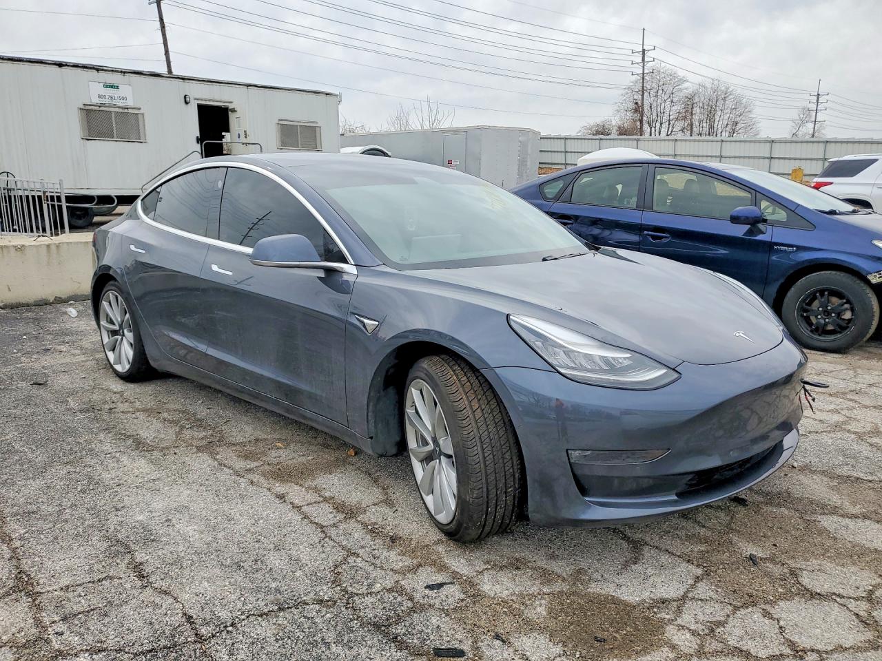 2019 TESLA MODEL 3 photo 4