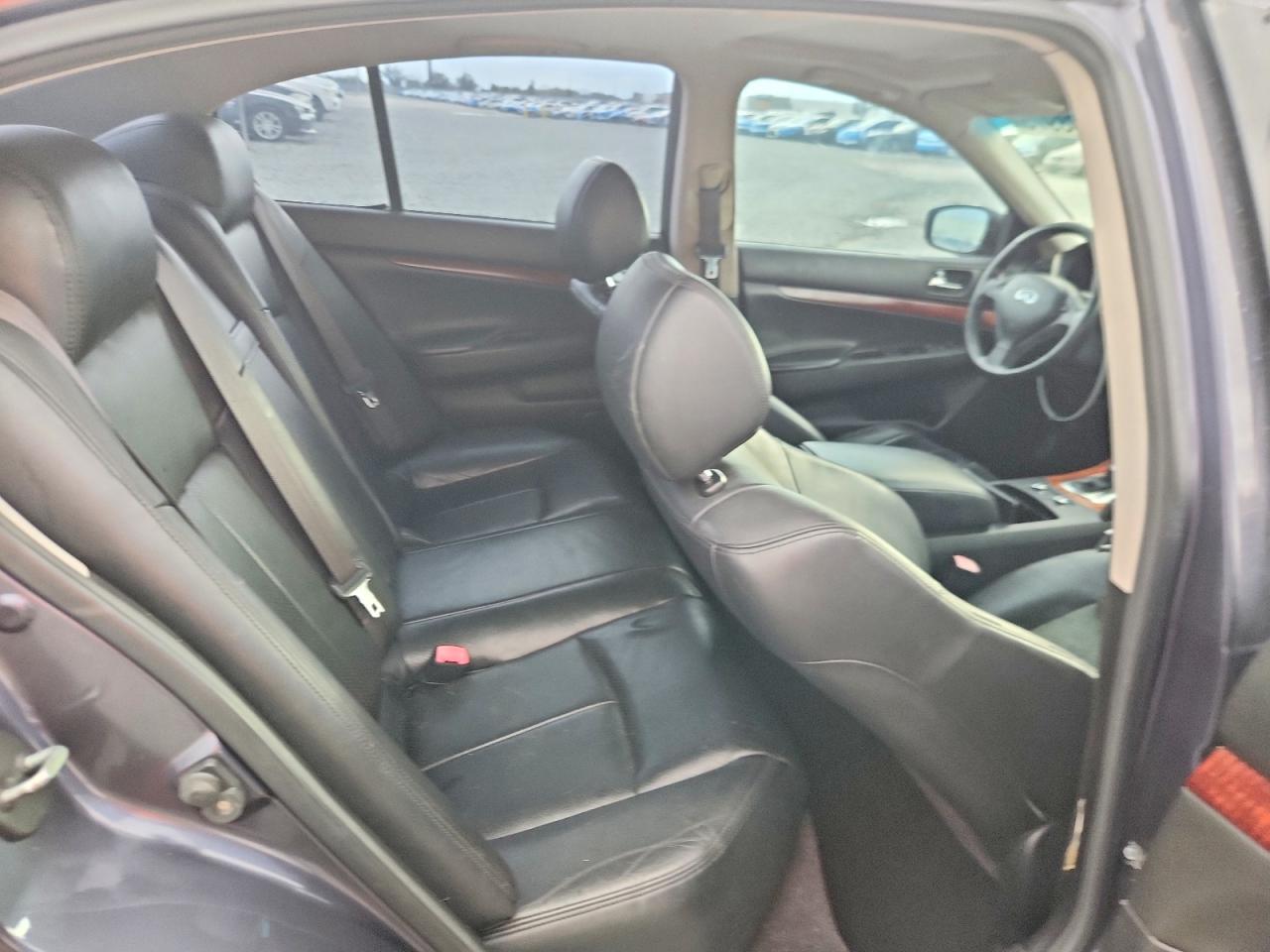 2009 INFINITI G37 photo 10