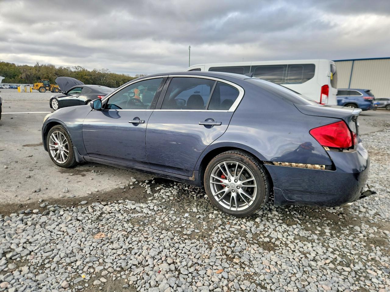 2009 INFINITI G37 photo 2