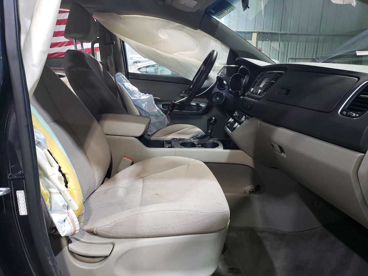 2016 KIA SEDONA LX photo 13