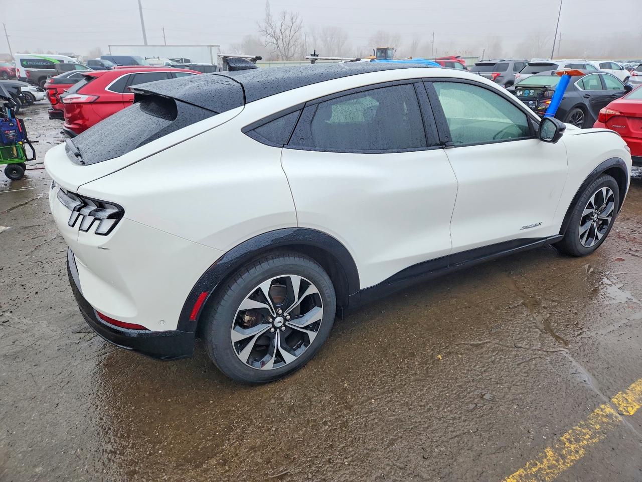 2021 FORD MUSTANG MACH-E PREMIUM photo 5