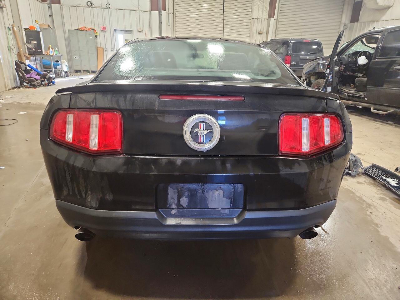 2012 FORD MUSTANG photo 11