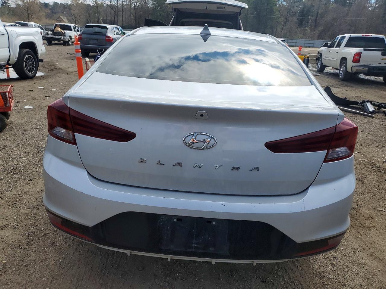 2019 HYUNDAI ELANTRA SEL photo 6
