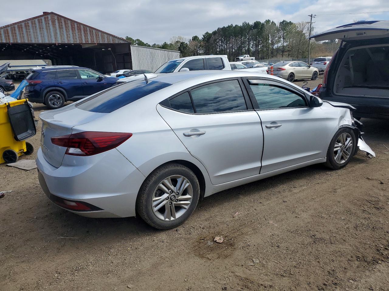 2019 HYUNDAI ELANTRA SEL photo 3