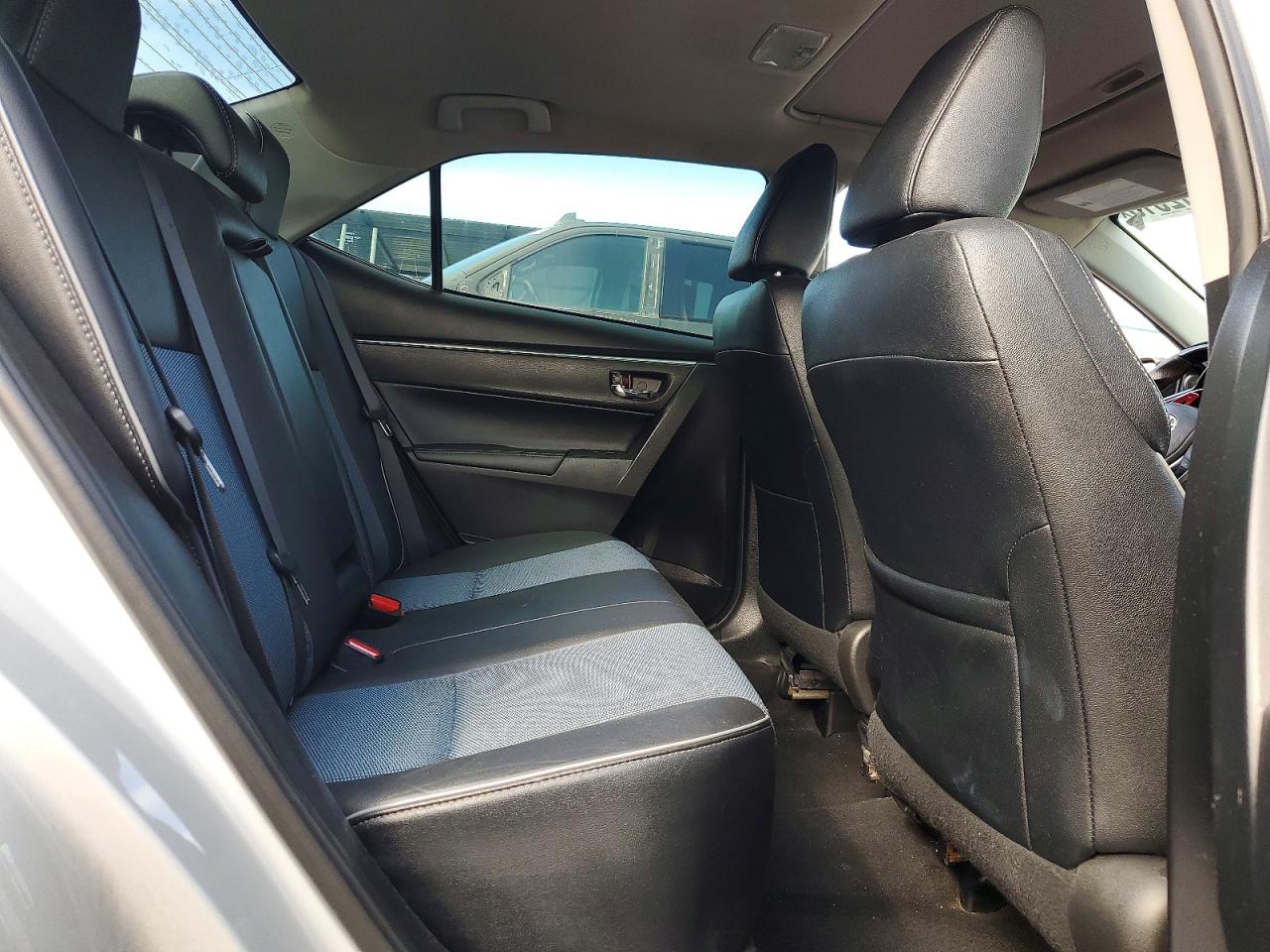 2015 TOYOTA COROLLA L photo 28