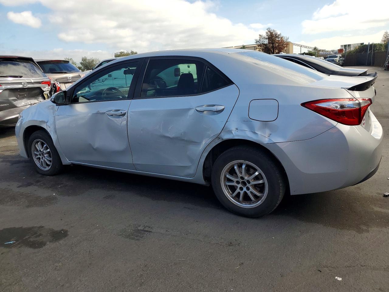2015 TOYOTA COROLLA L photo 4