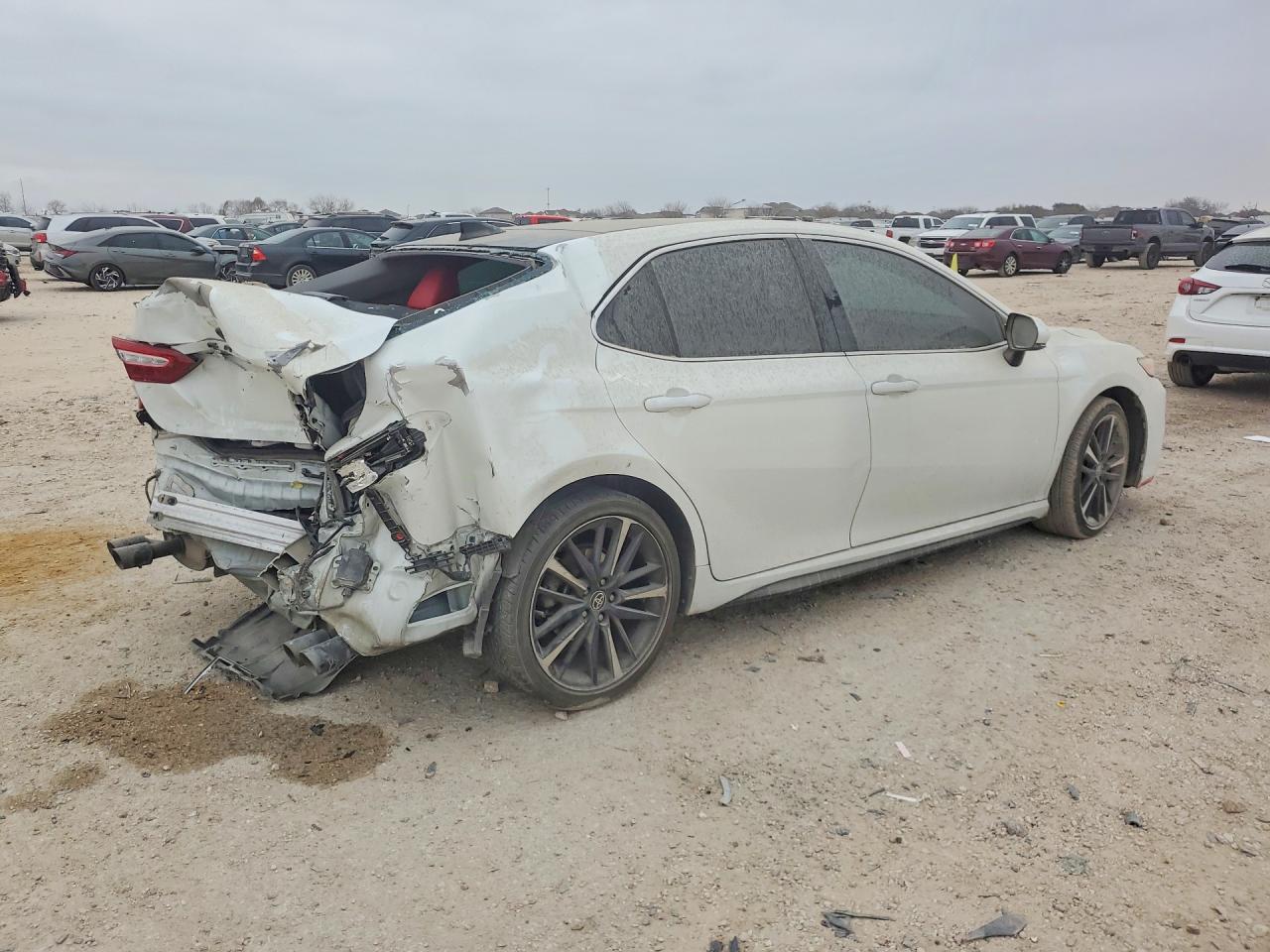 2020 TOYOTA CAMRY XSE photo 3
