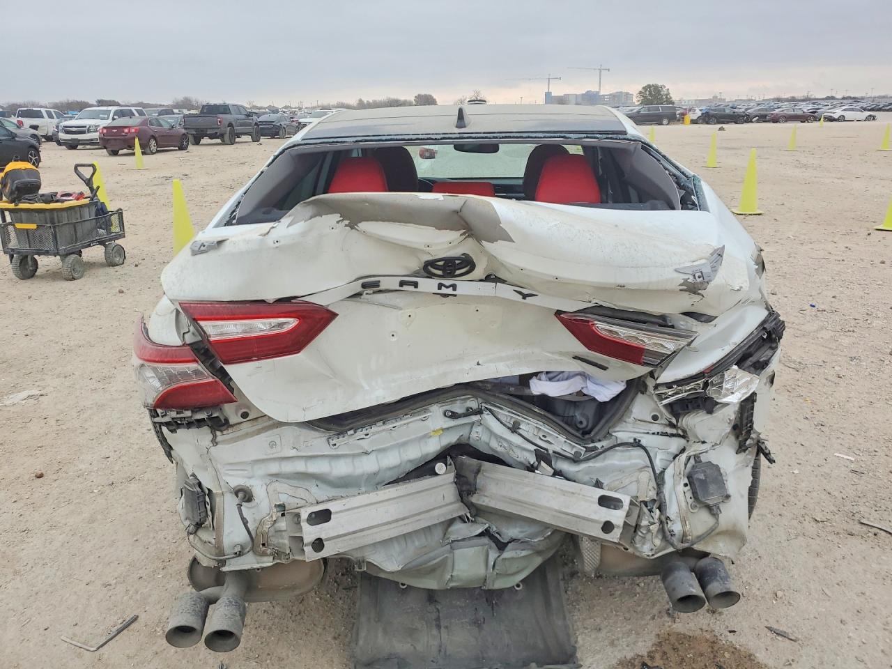 2020 TOYOTA CAMRY XSE photo 6
