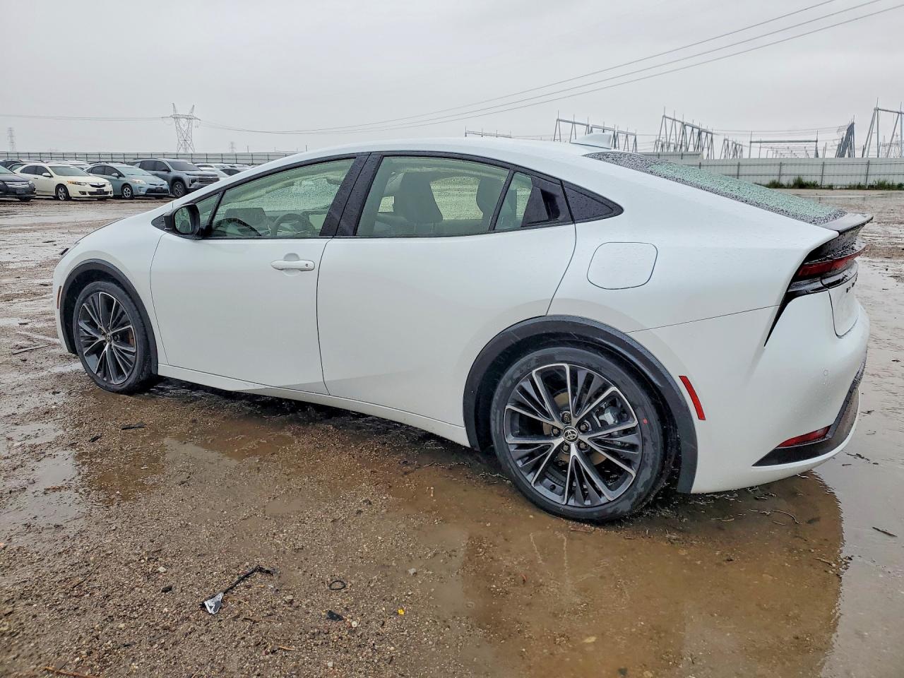 2025 TOYOTA PRIUS LE photo 2