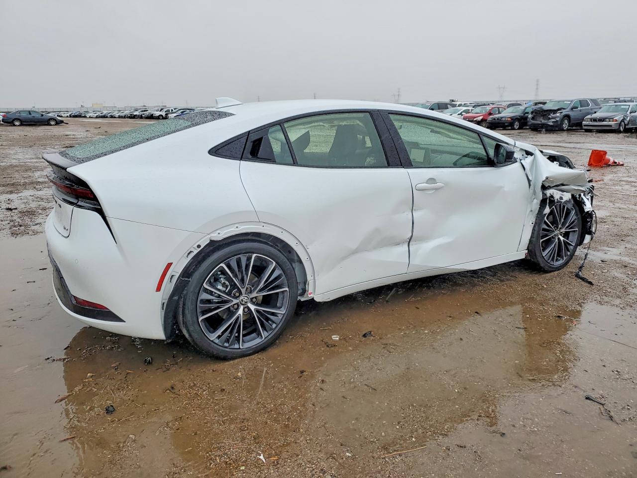 2025 TOYOTA PRIUS LE photo 3