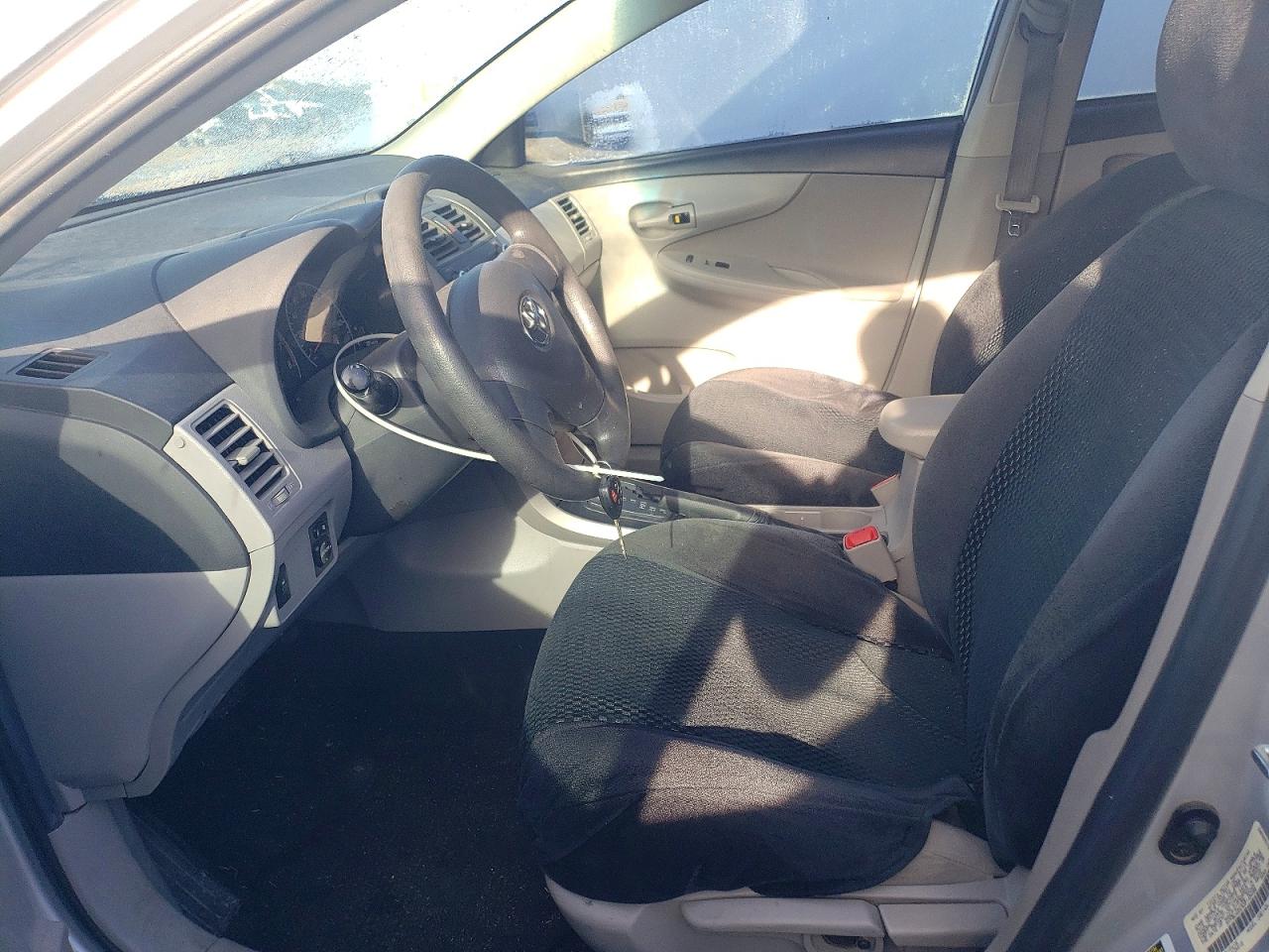 2013 TOYOTA COROLLA photo 13