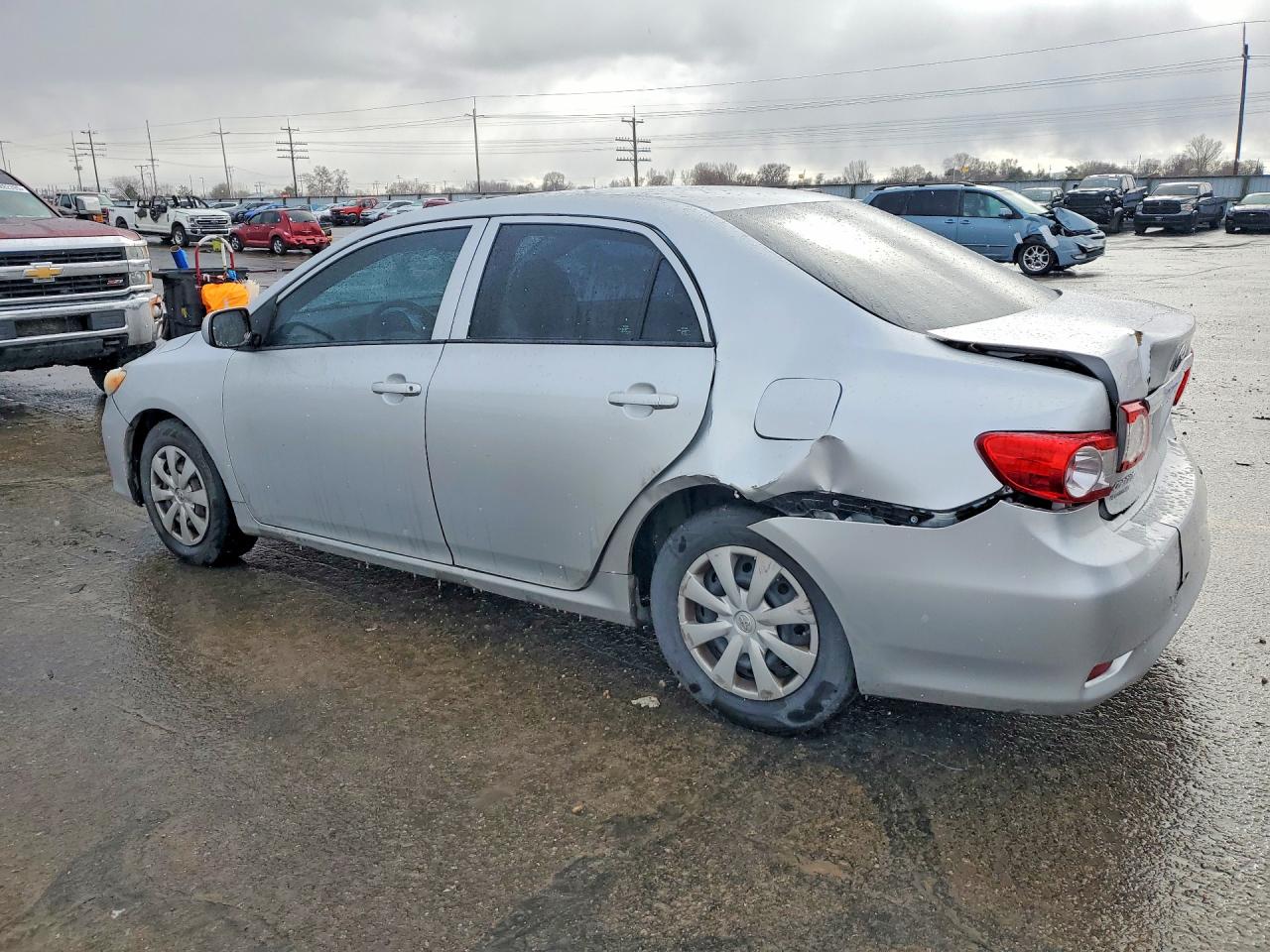 2013 TOYOTA COROLLA photo 3