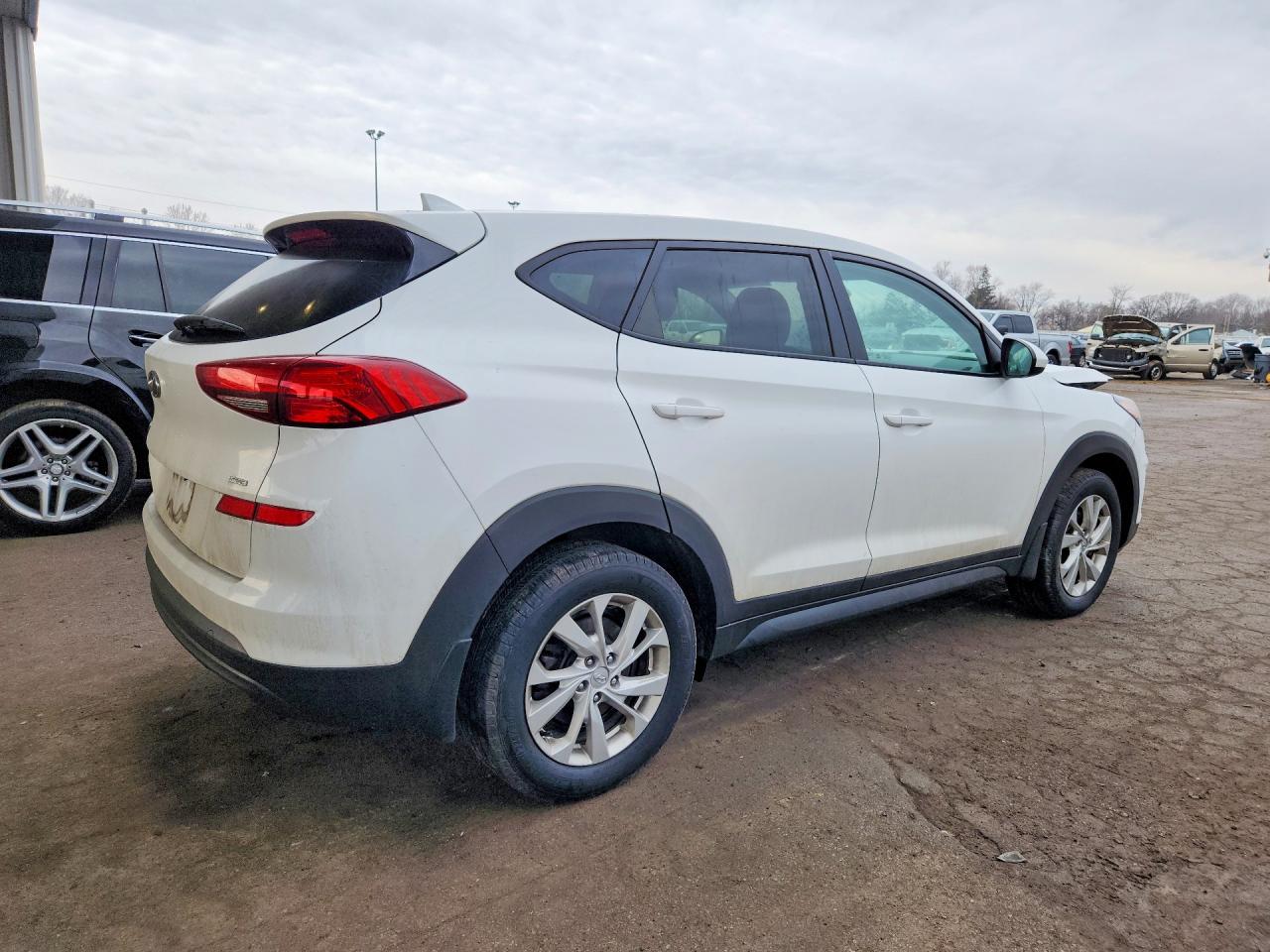 2019 HYUNDAI TUCSON SE photo 3