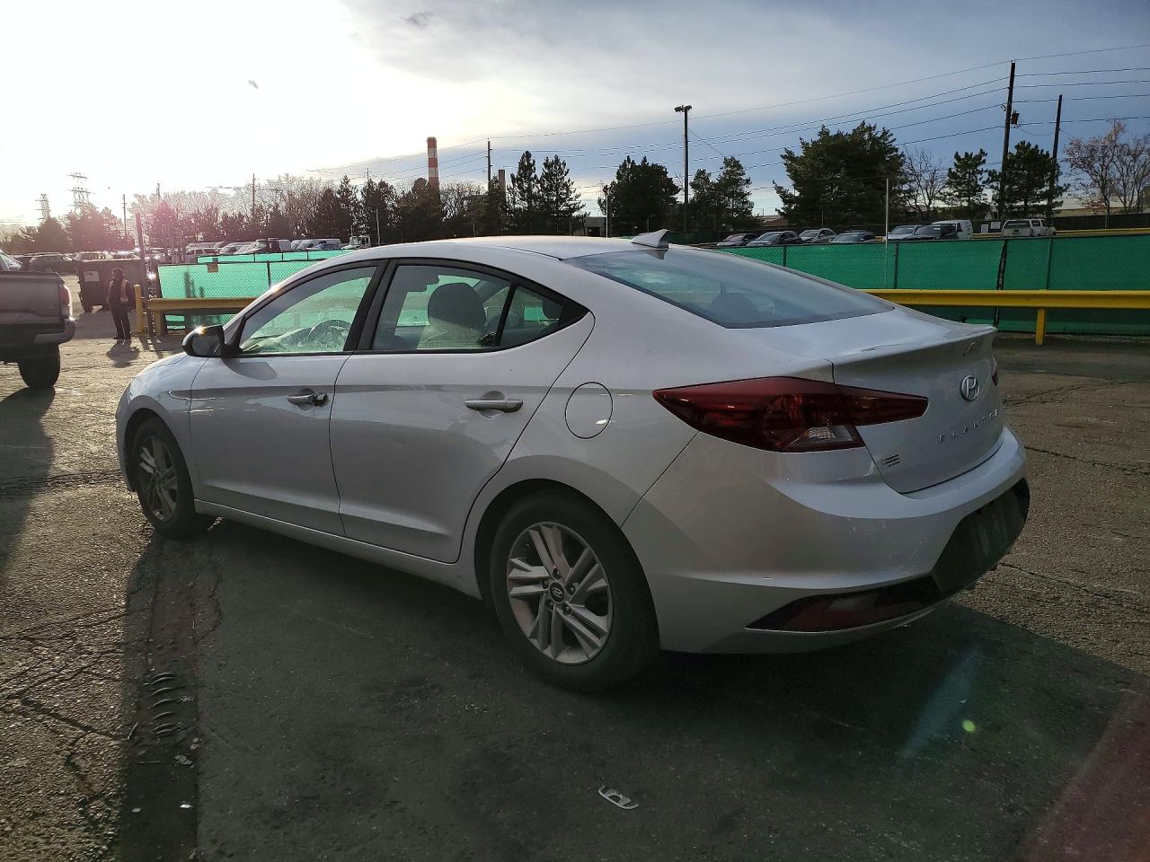 2020 HYUNDAI ELANTRA SEL photo 3