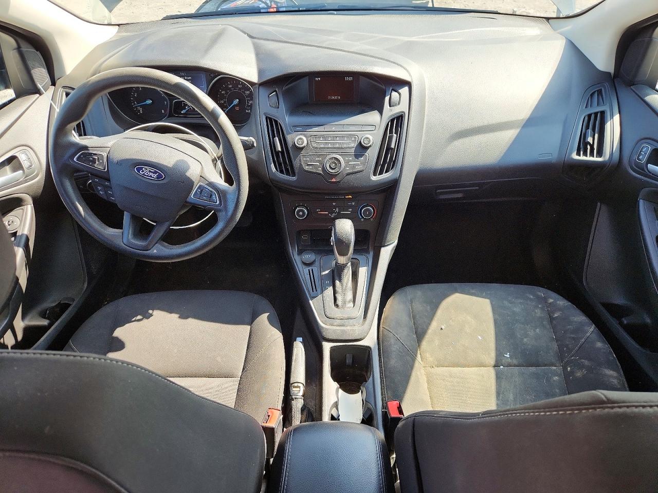 2018 FORD FOCUS SE photo 8