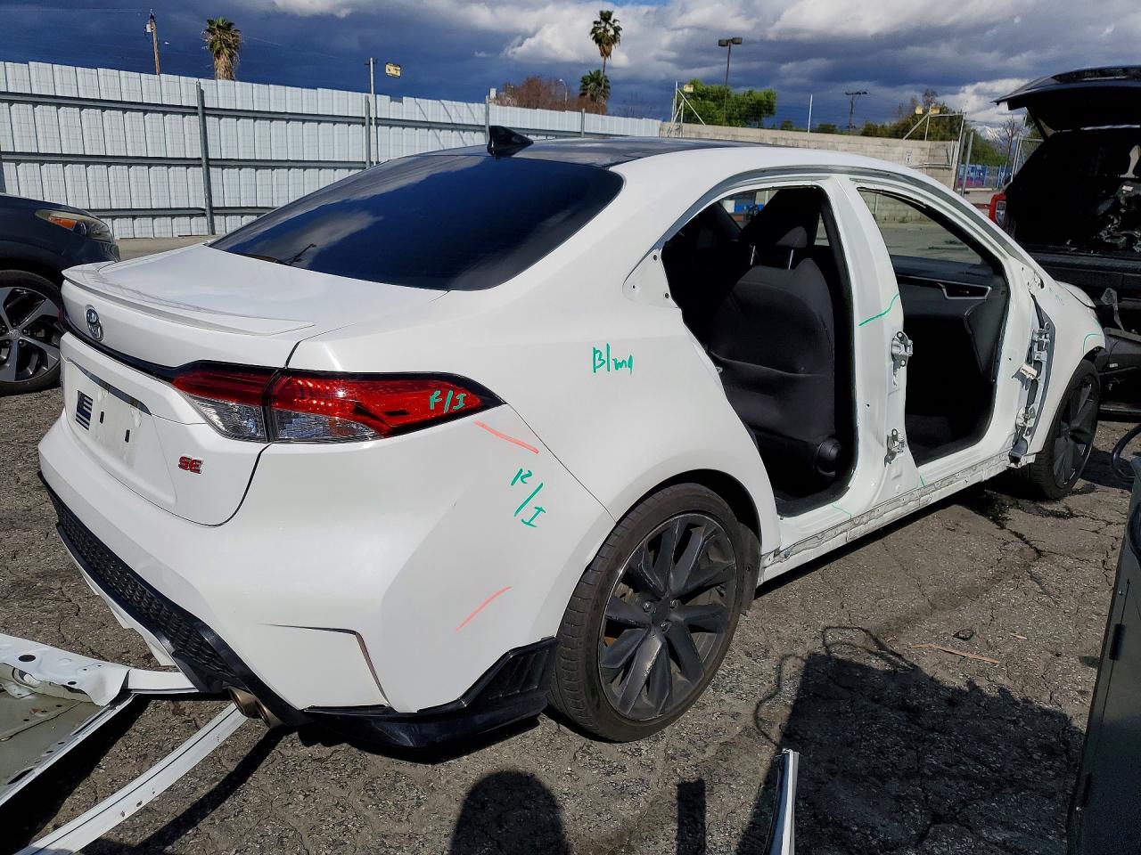2021 TOYOTA COROLLA SE photo 3