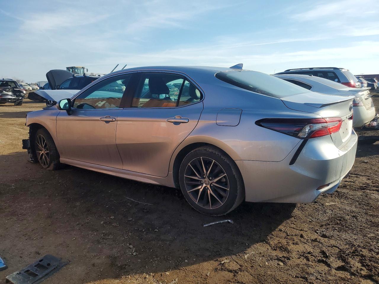 2022 TOYOTA CAMRY SE photo 3