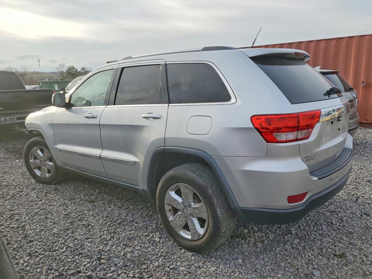 2012 JEEP GRAND CHEROKEE LAREDO photo 3