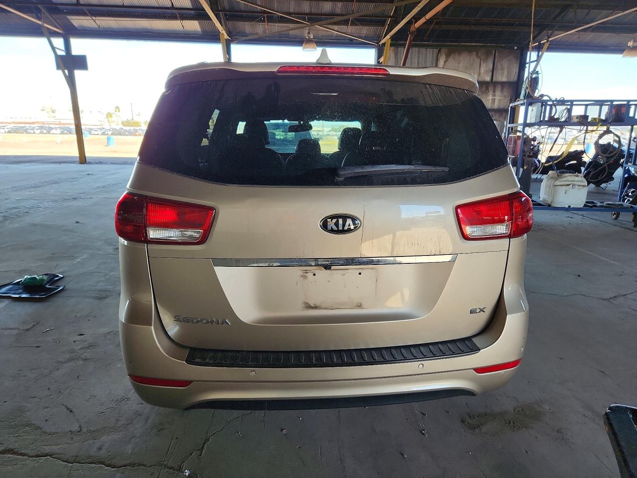 2017 KIA SEDONA EX photo 6