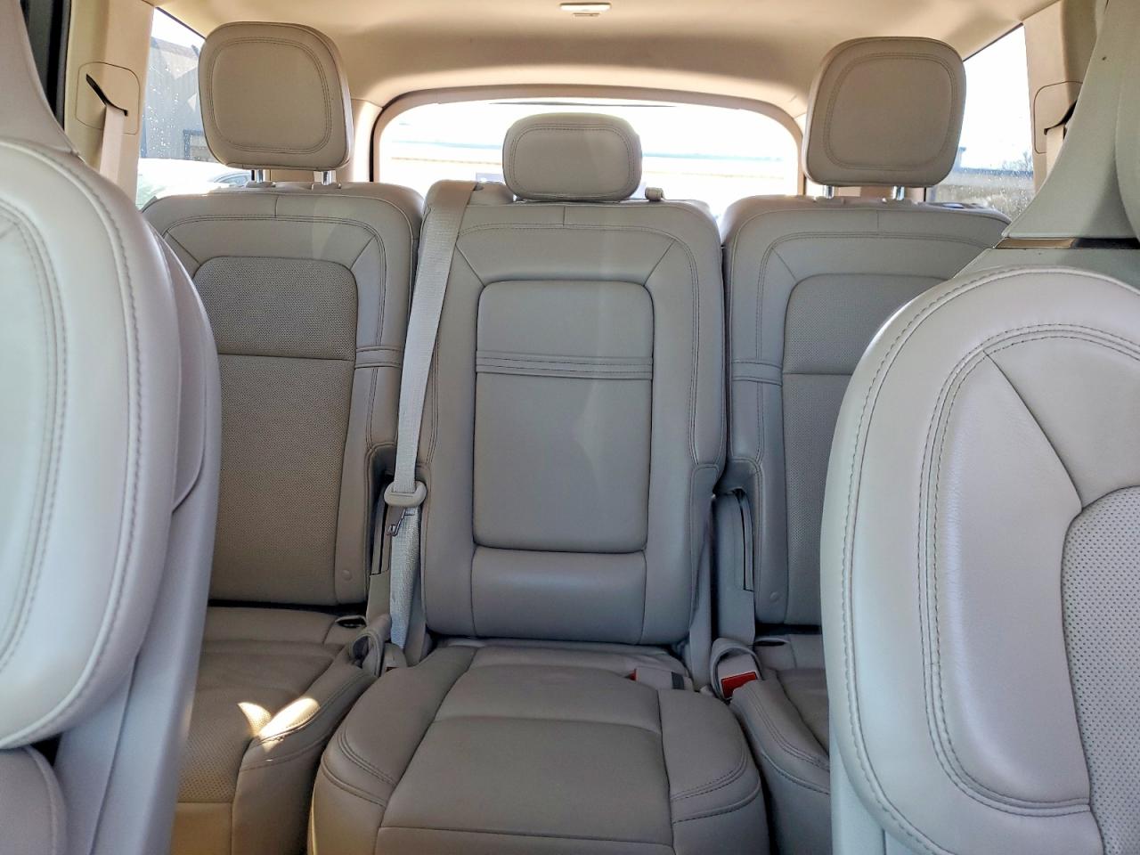 2021 LINCOLN AVIATOR RESERVE photo 28
