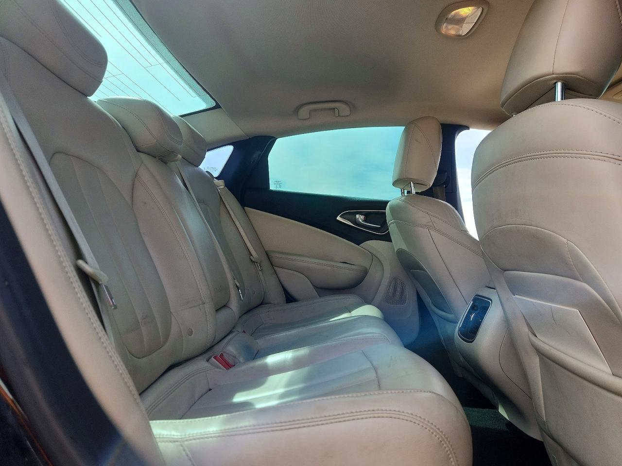 2016 CHRYSLER 200 C photo 10