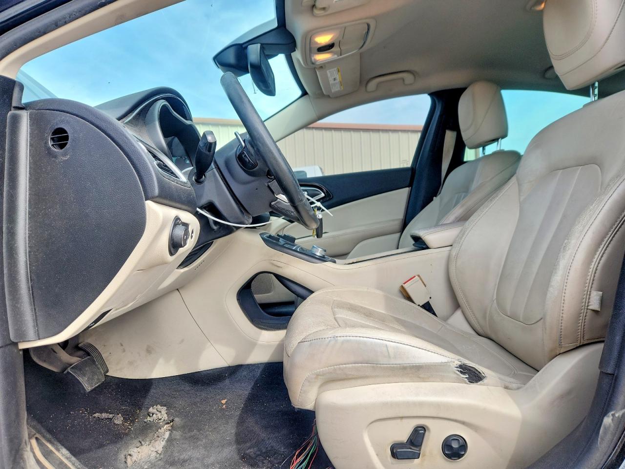 2016 CHRYSLER 200 C photo 7