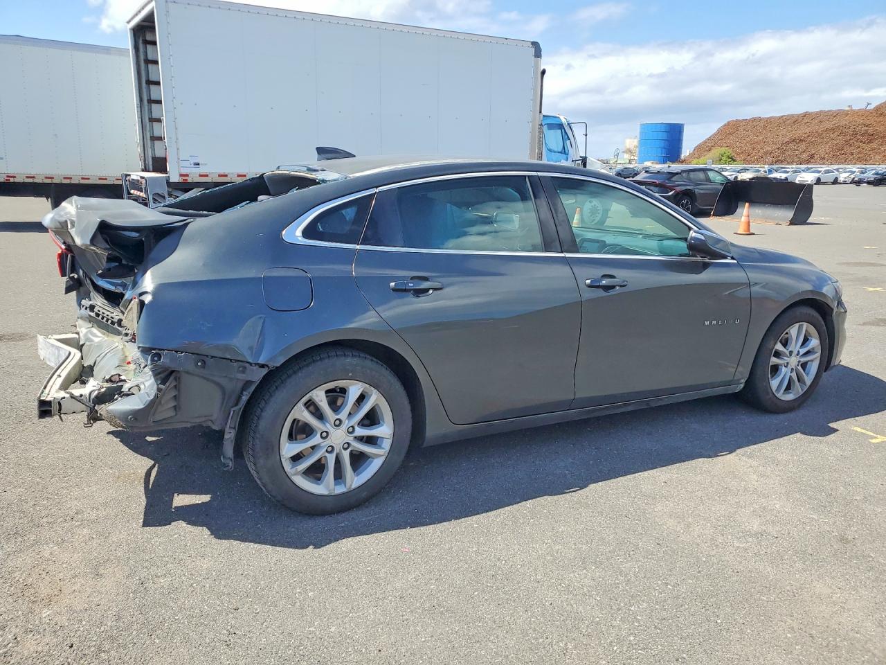 2017 CHEVROLET MALIBU LT photo 5