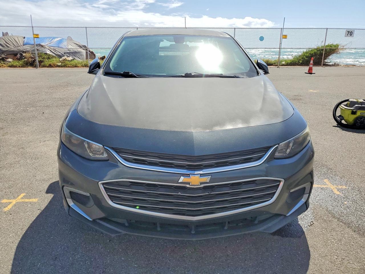 2017 CHEVROLET MALIBU LT photo 9