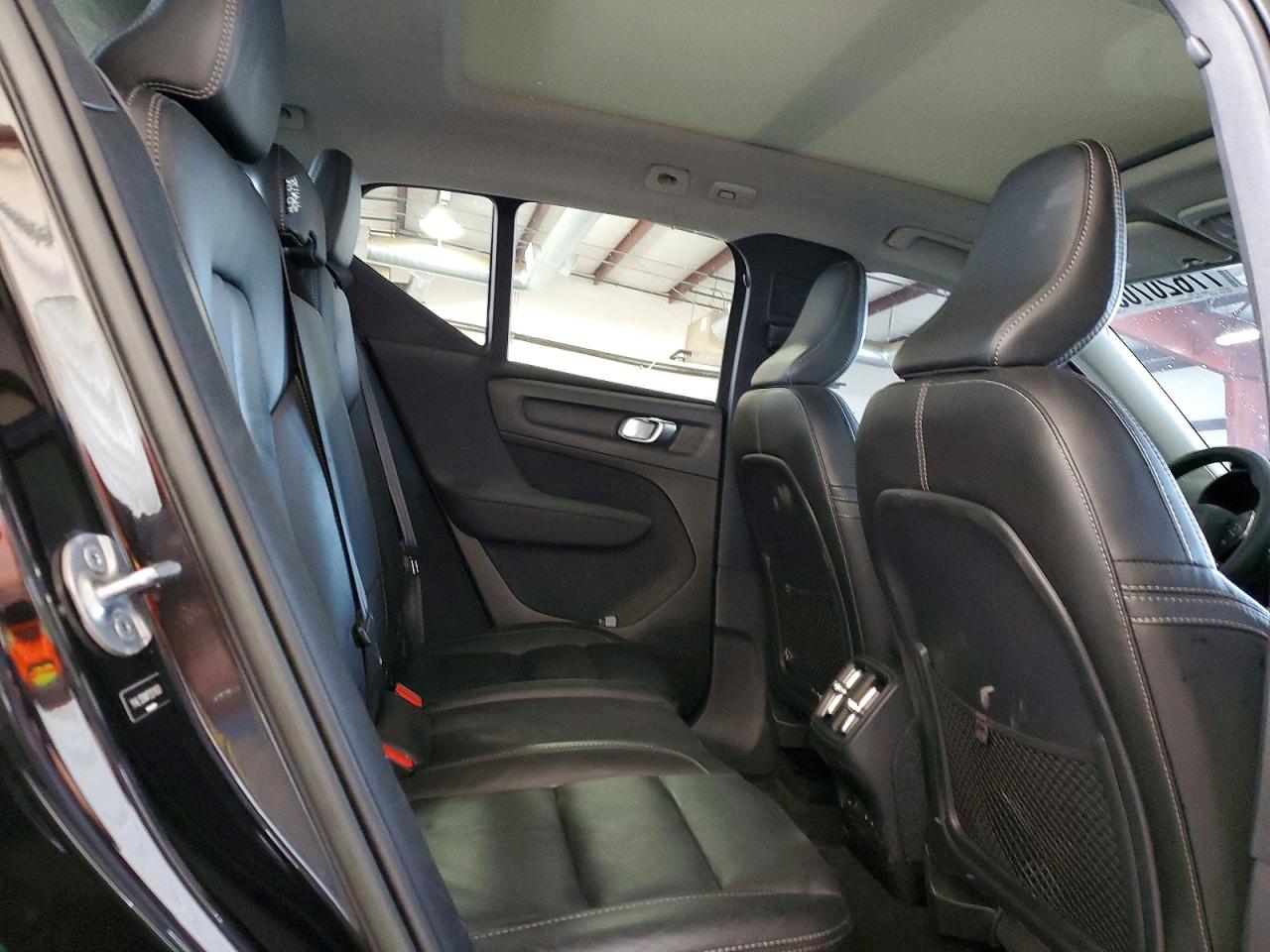 2023 VOLVO XC40 PLUS photo 11