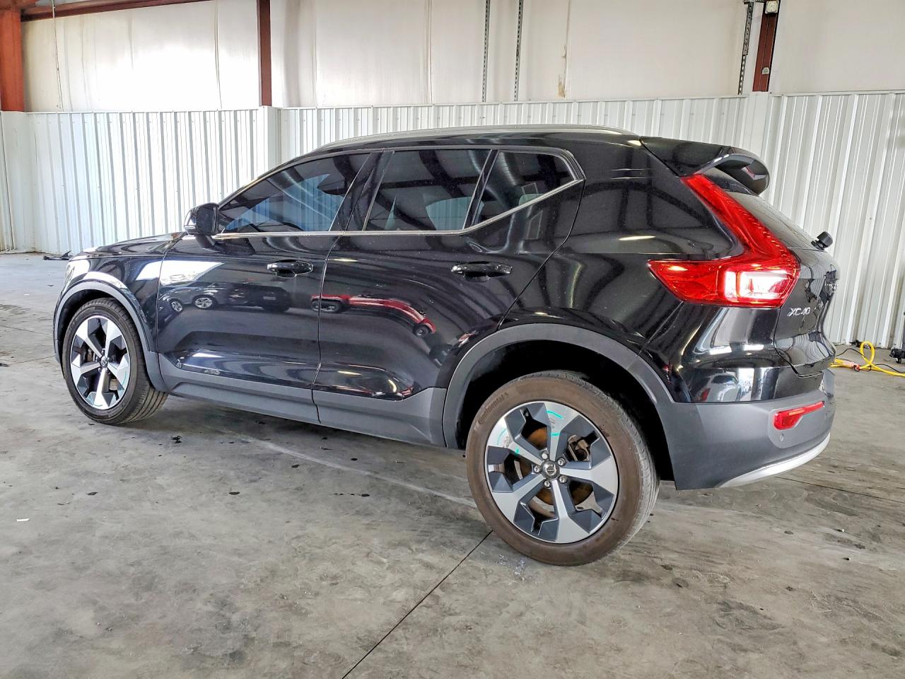 2023 VOLVO XC40 PLUS photo 2