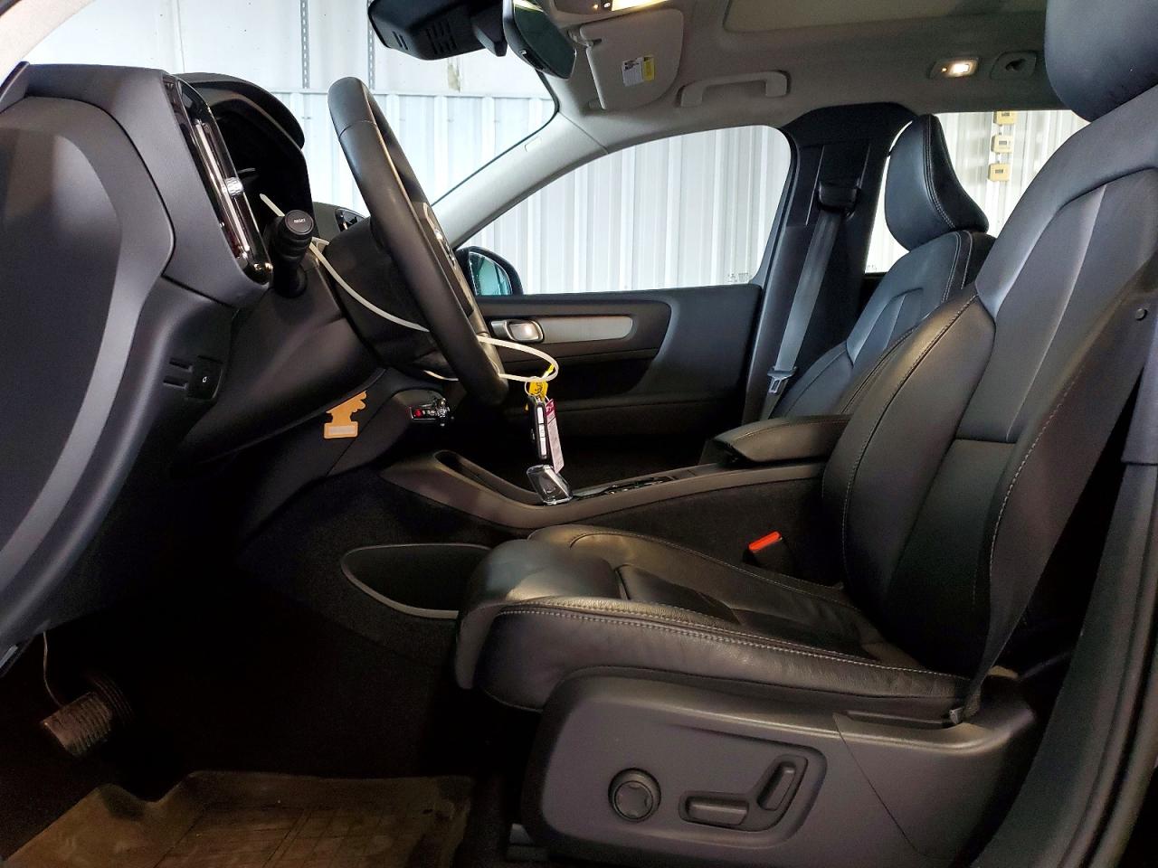 2023 VOLVO XC40 PLUS photo 7