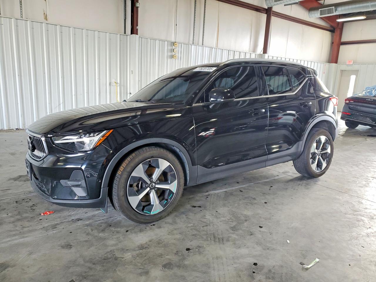 2023 VOLVO XC40