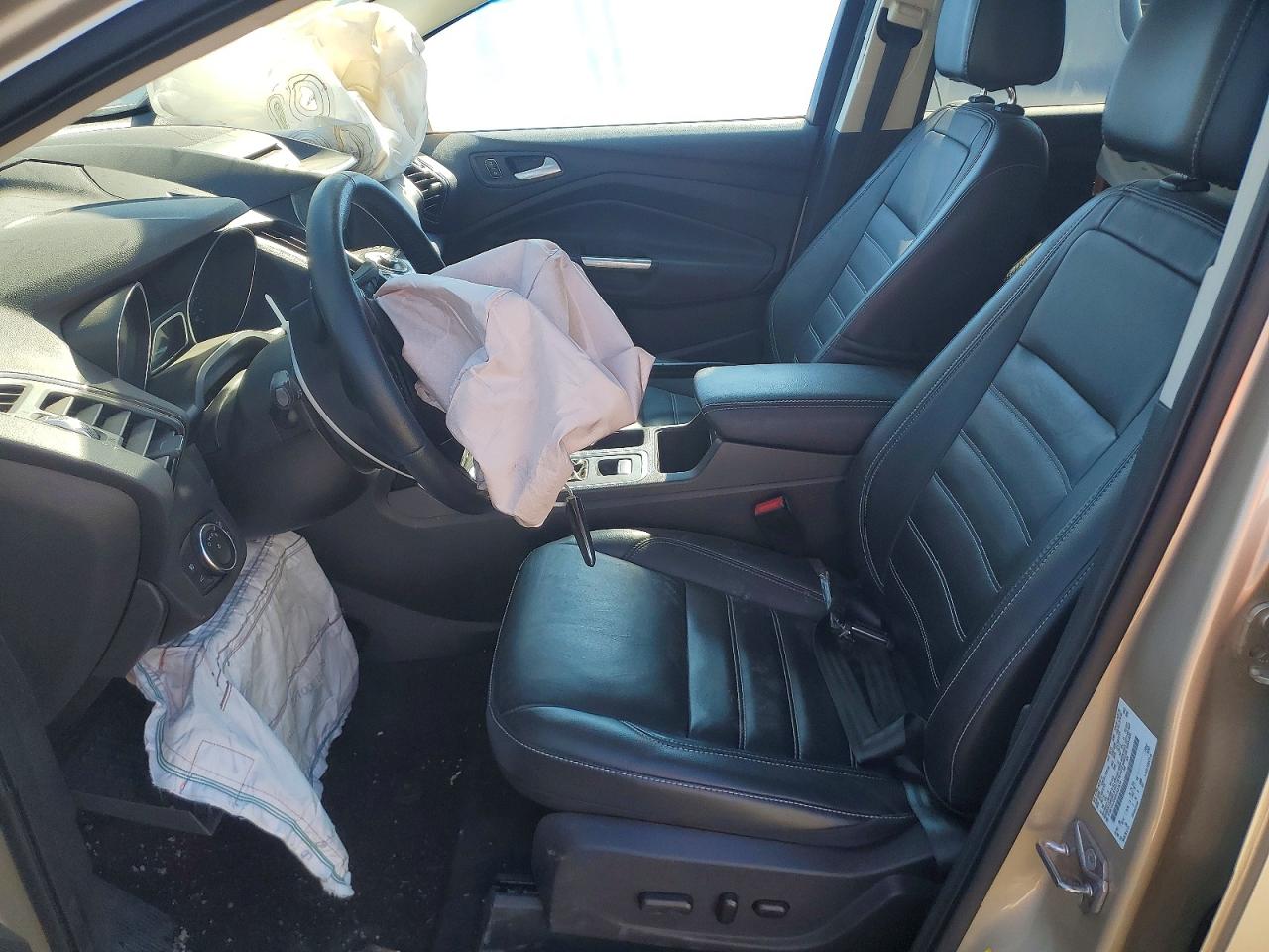 2017 FORD ESCAPE TITANIUM photo 19