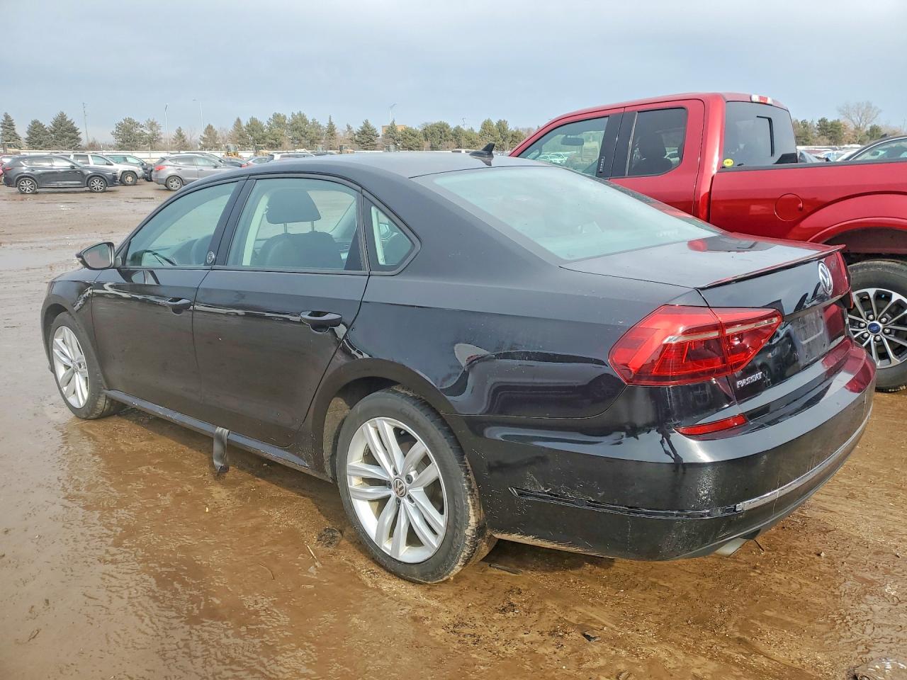 2019 VOLKSWAGEN PASSAT WOLFSBURG photo 2