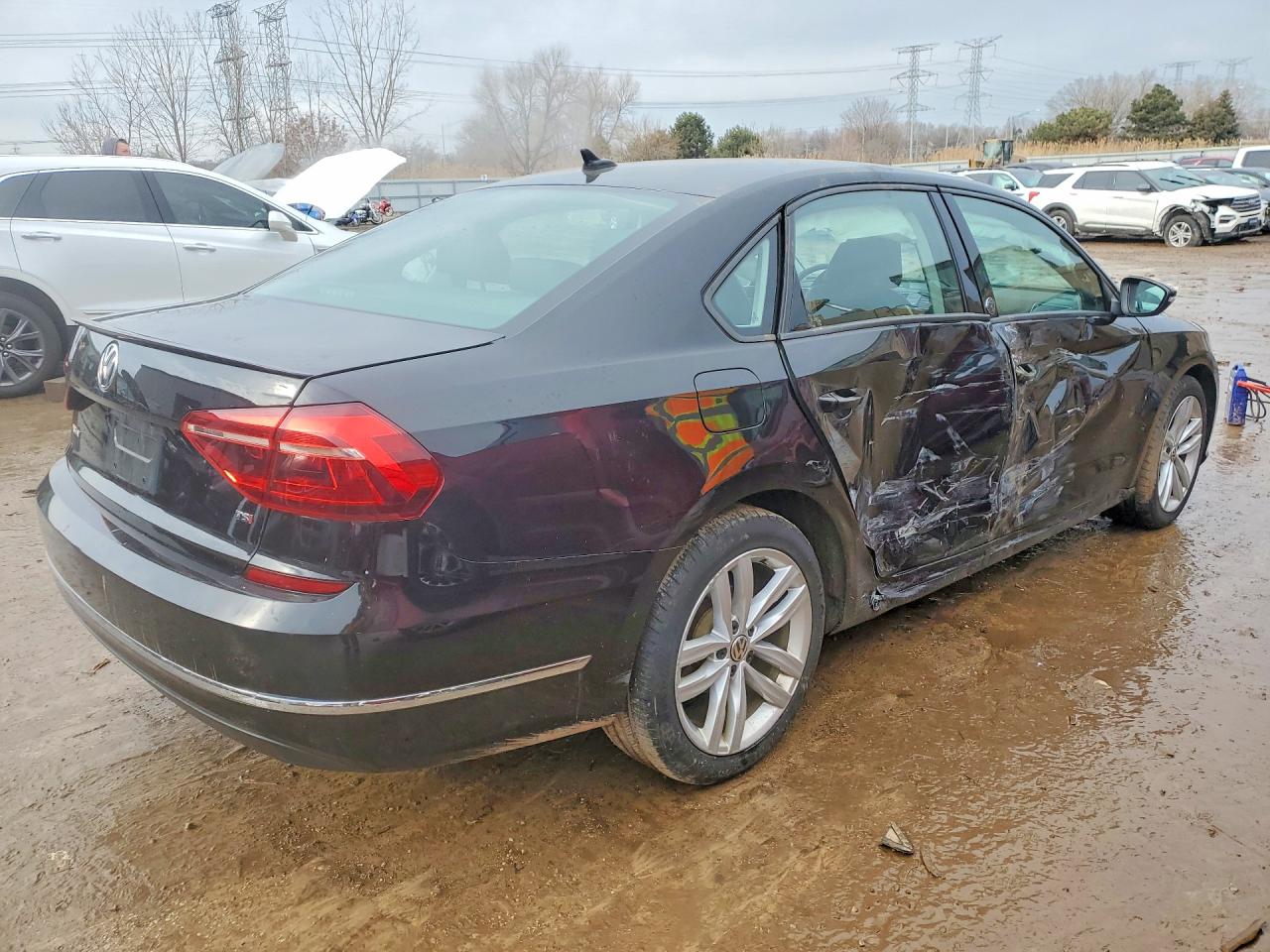 2019 VOLKSWAGEN PASSAT WOLFSBURG photo 3
